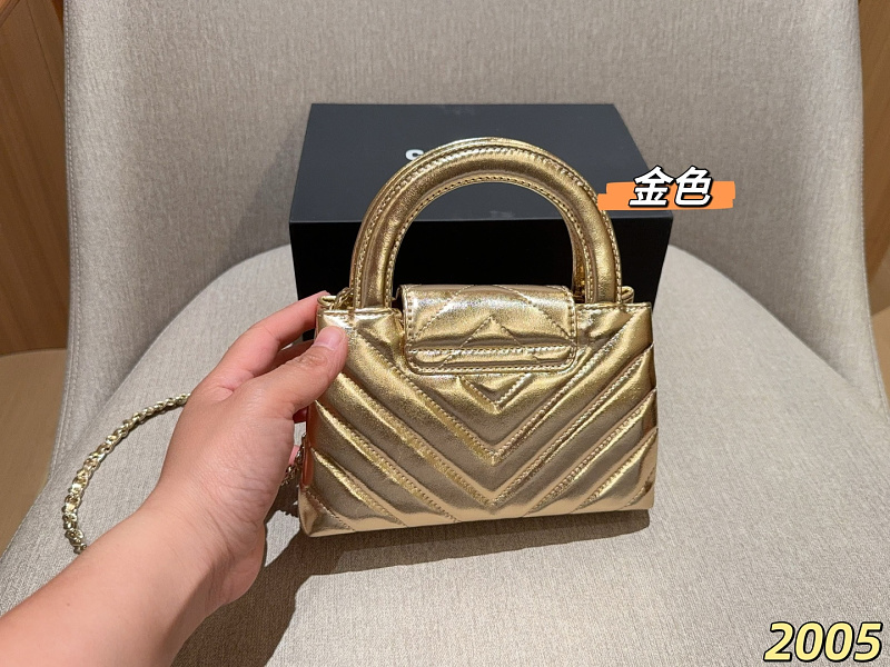 LCP114Shoulder bags 19-12-6CM with box