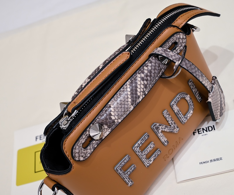 LFP33 bag 20cm Shoulder bags