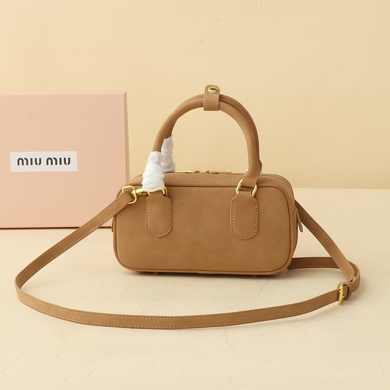 LMP21 bag 22-8-11cm Hand bag