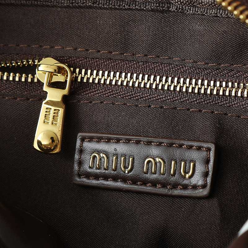 LMP23 bag 23-12-9cm Hand bag