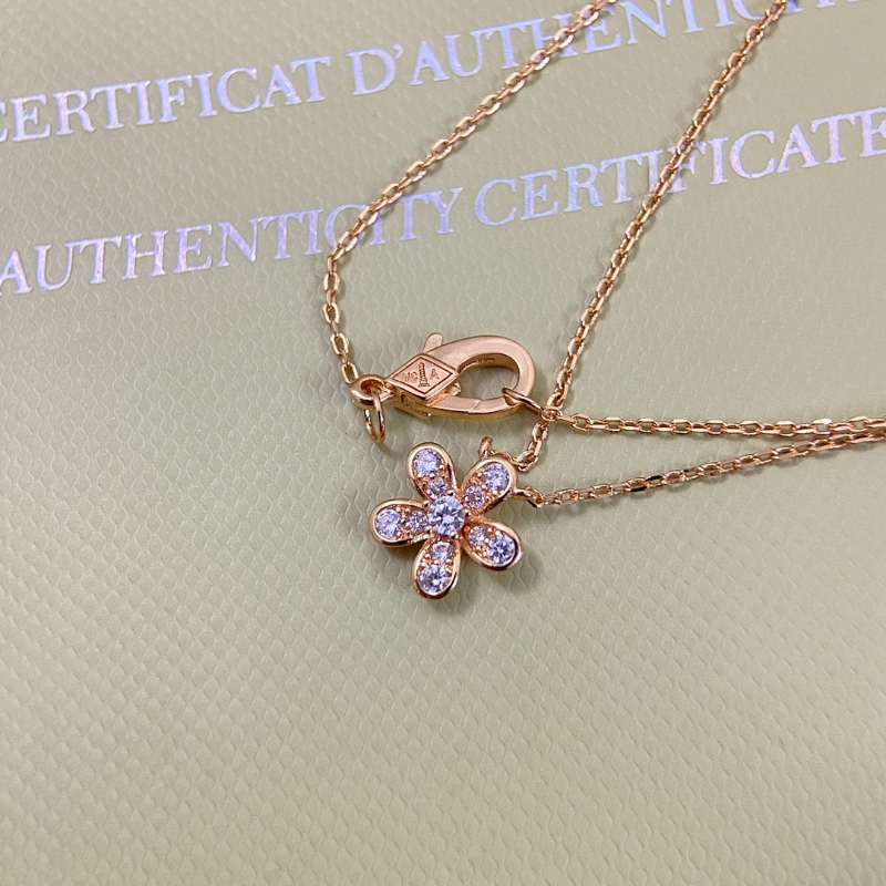 VAN46   Women's new product: diamond studded flower necklace and jewelry