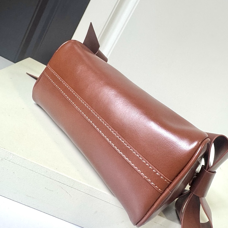 LMP28 bag 22-13-6cm Hand bag