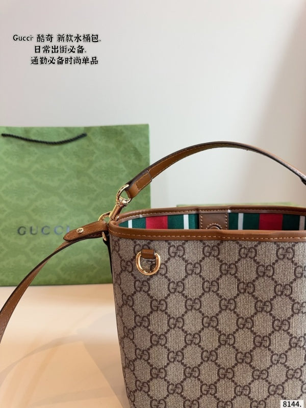 AGP8 Handbag Bag 21-9-20CM pillow Bags With Box