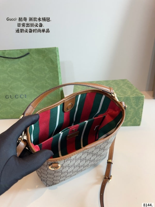 AGP8 Handbag Bag 21-9-20CM pillow Bags With Box