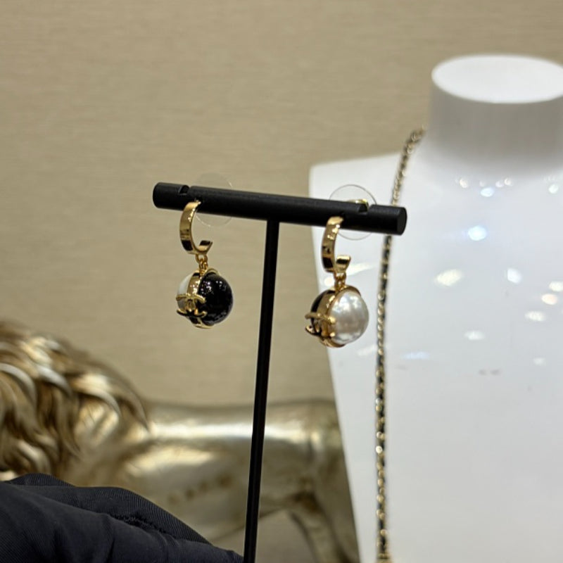 CHE83  Women's black and white pearl pendant earrings and jewelry