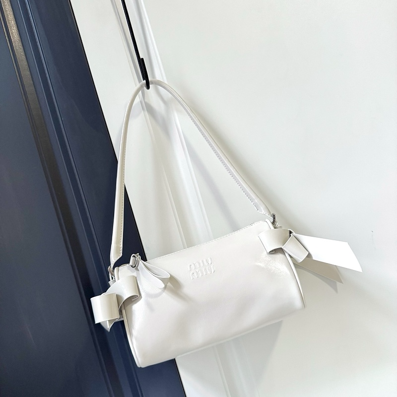 LMP28 bag 22-13-6cm Hand bag