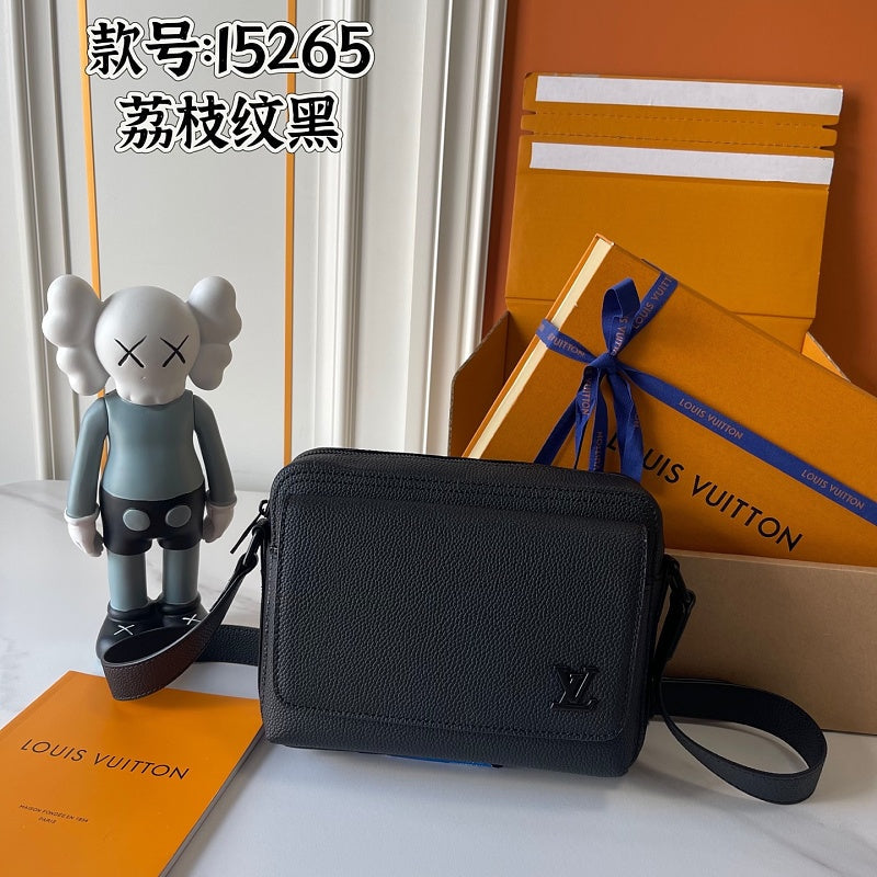 LLP303  bag 24×18×9cm Shoulder bags